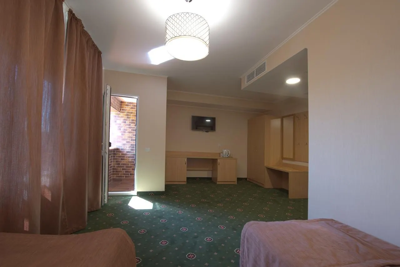 Advenus Hotel Lwów 0*,